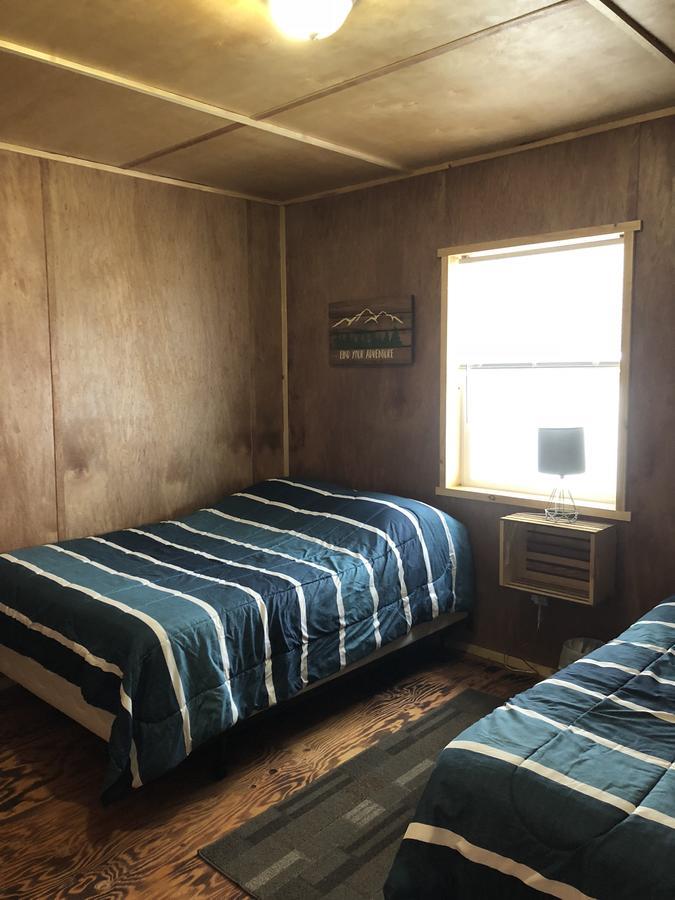 Last Spike Lodging Villa Malakwa Exterior photo